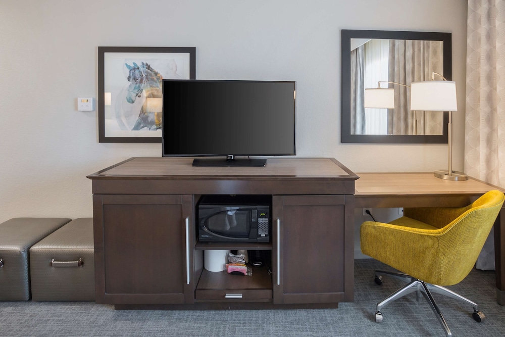 Hampton Inn & Suites Colleyville DFW Airport West 46/50