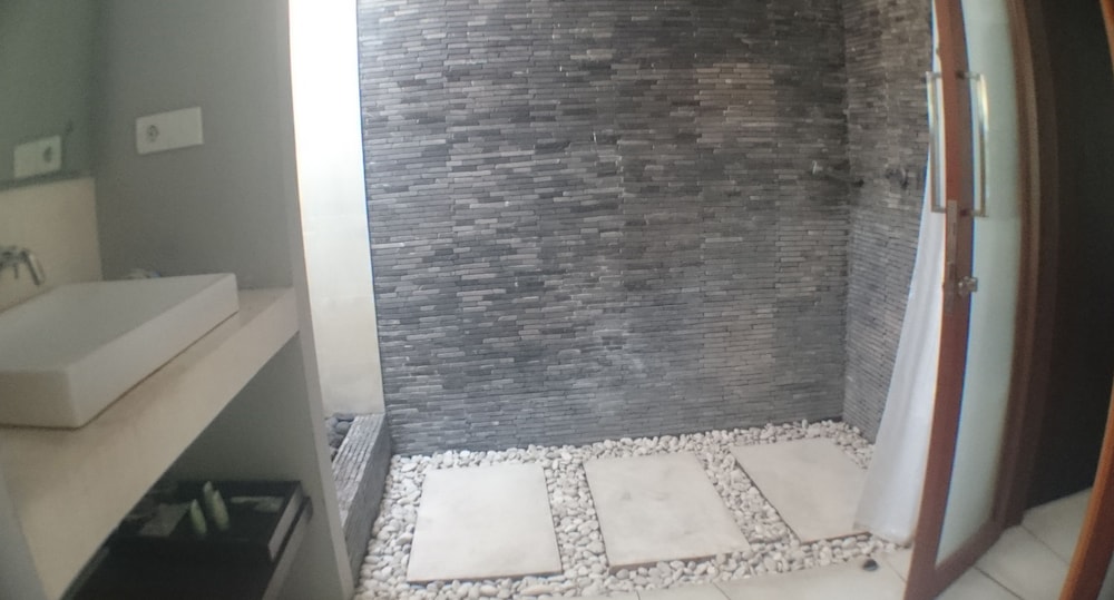 Ayom Suite 43/44