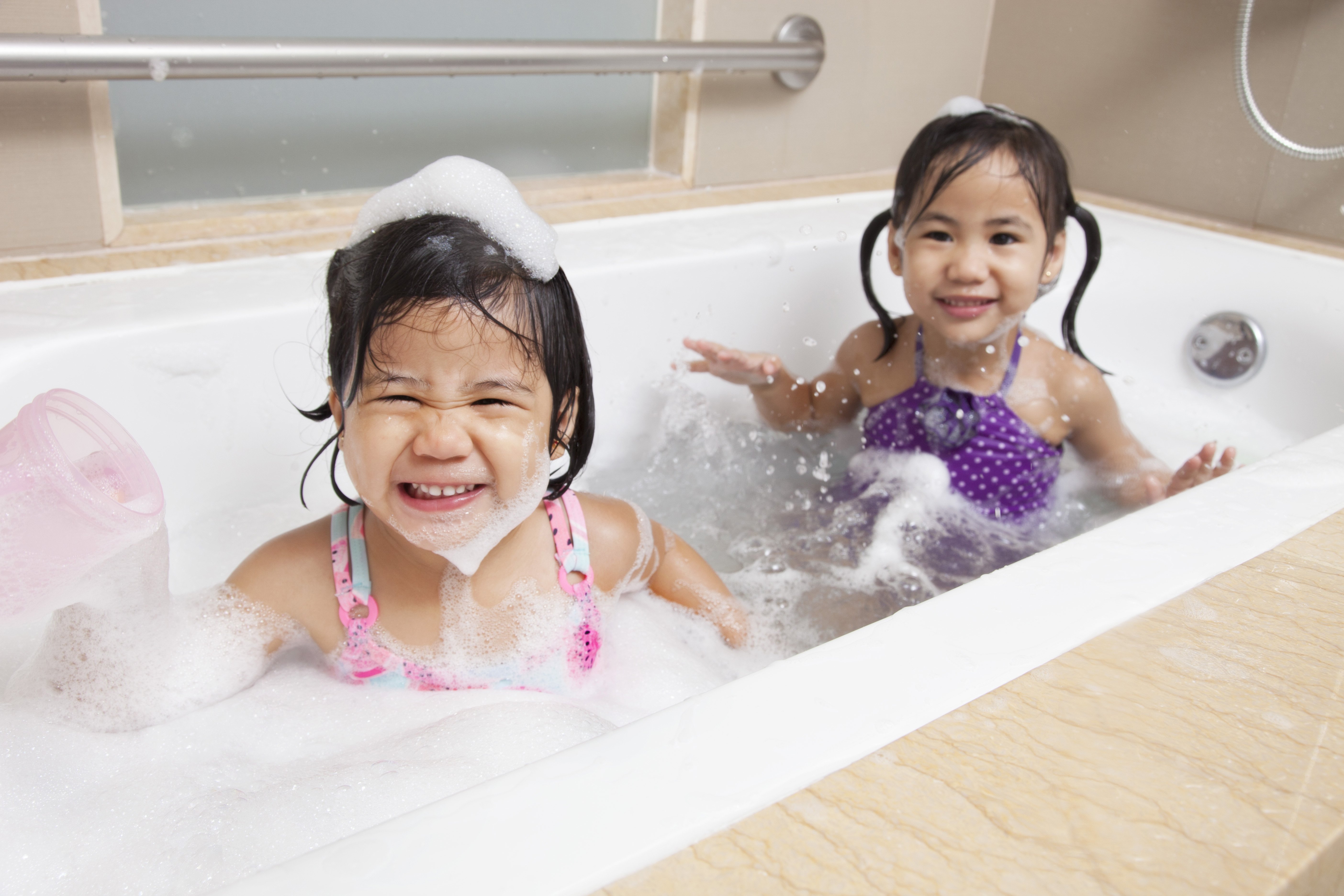 Holiday Inn & Suites Makati 10/75