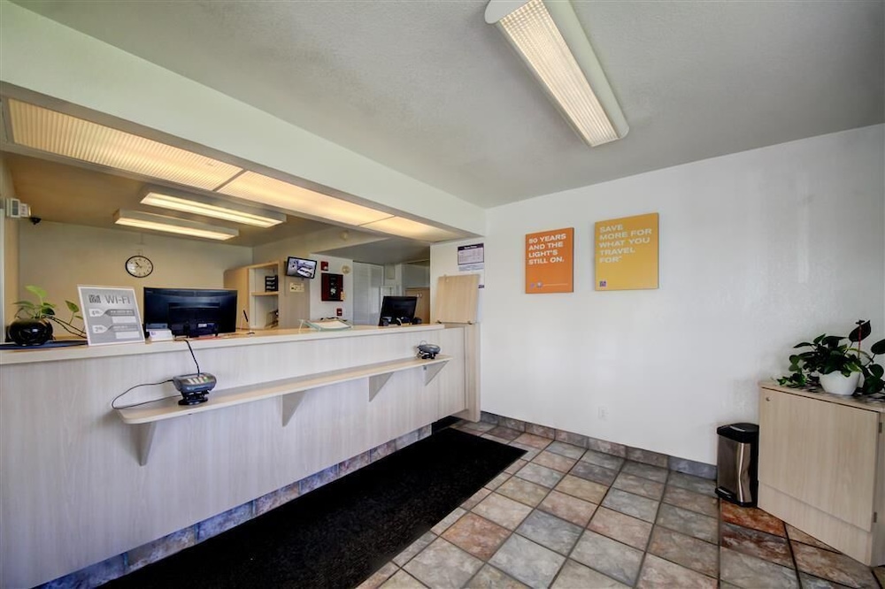 Motel 6 Tulsa West 10/40
