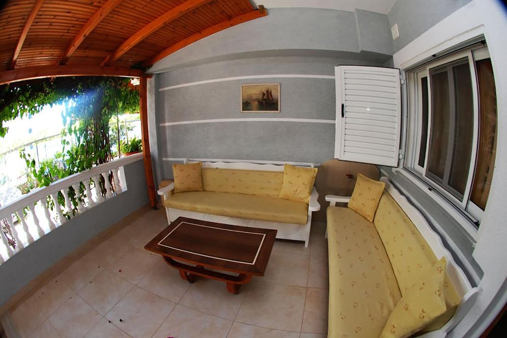 Vila Alvin 12/82