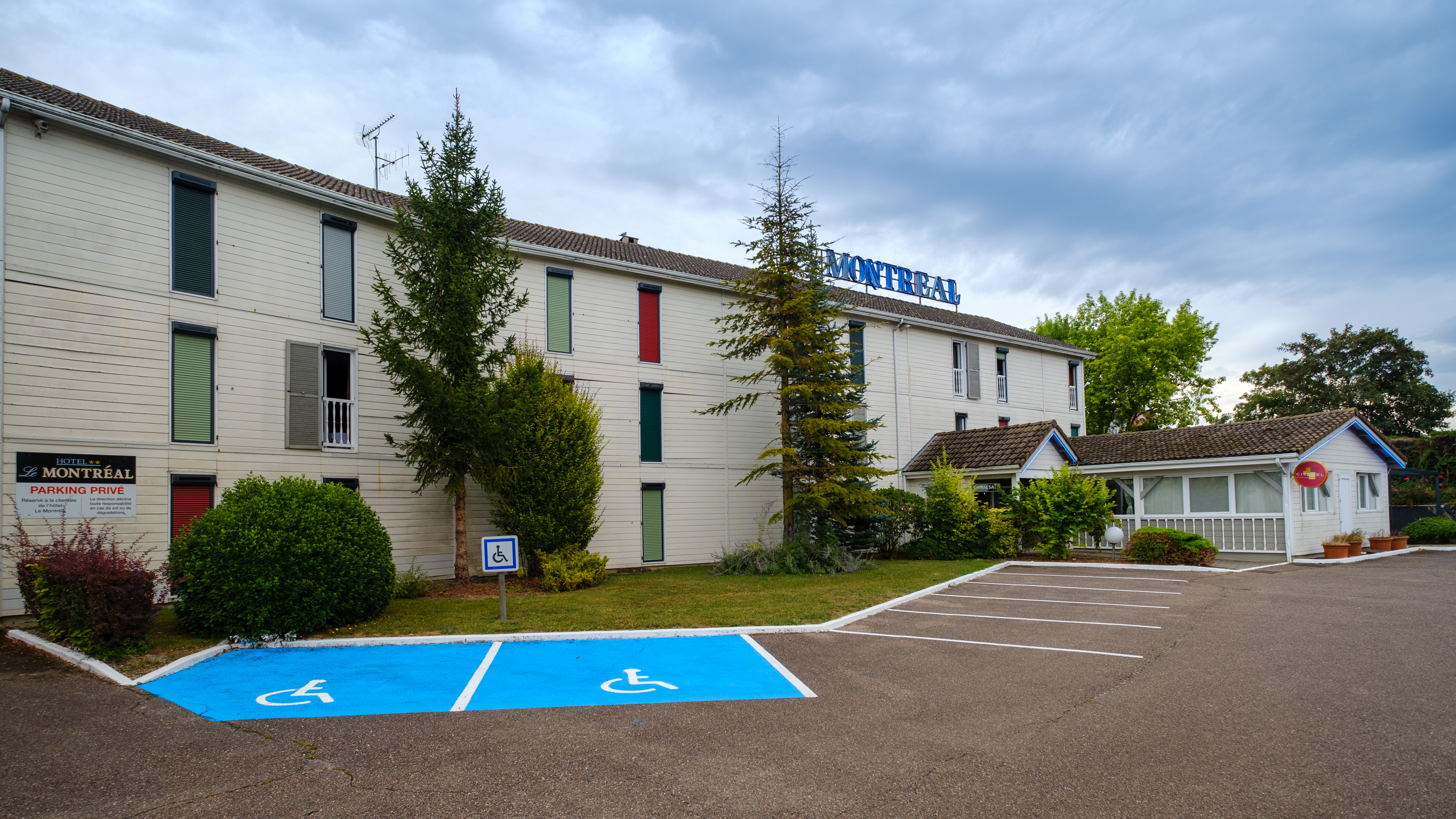 Cit Hotel Le Montreal in CHALONS-EN-CHAMPAGNE