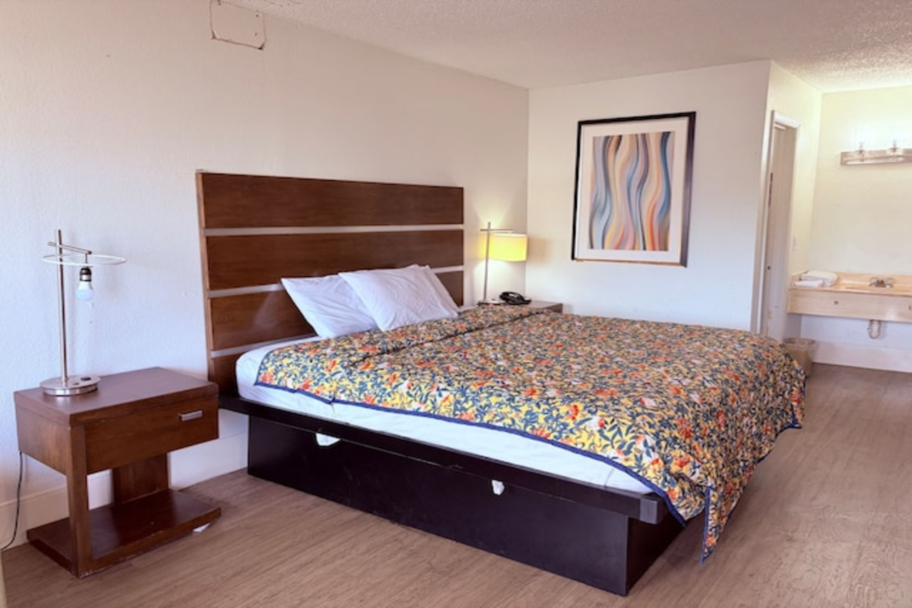 Best Classic Inn & Suites Houston I 45 near IAH 10/16