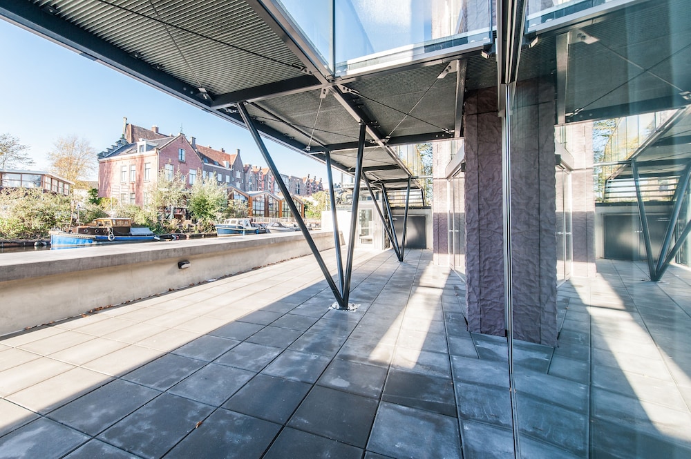 YAYS Amsterdam Prince Island by Numa 4/58