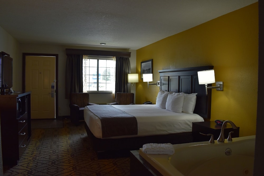 Best Western Of Harbor Springs 12/35