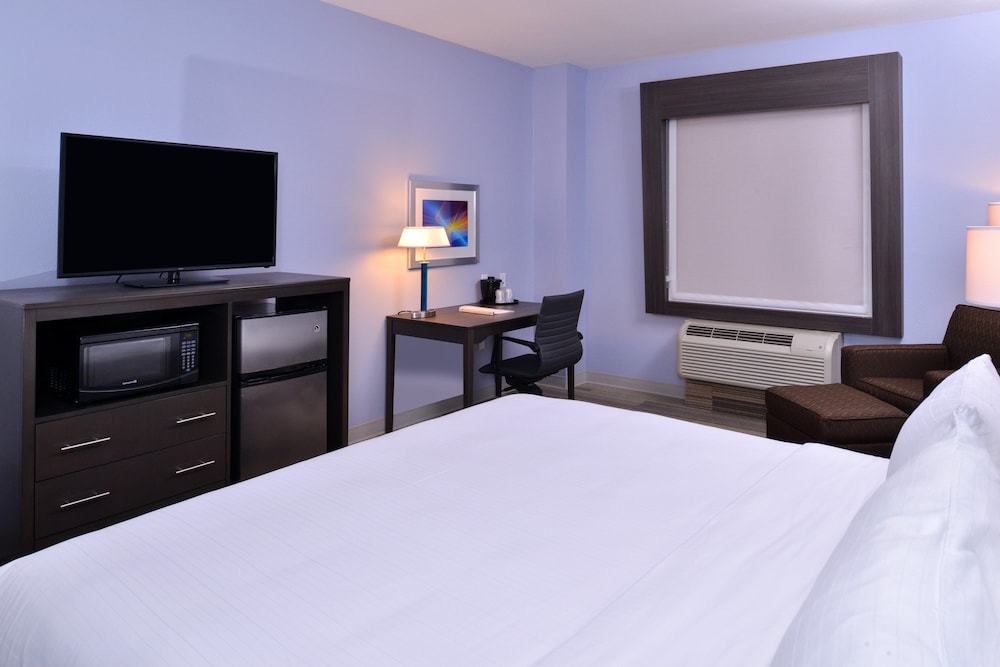 Holiday Inn Express Amp Suitesloma Linda San Bernardino S 19/63