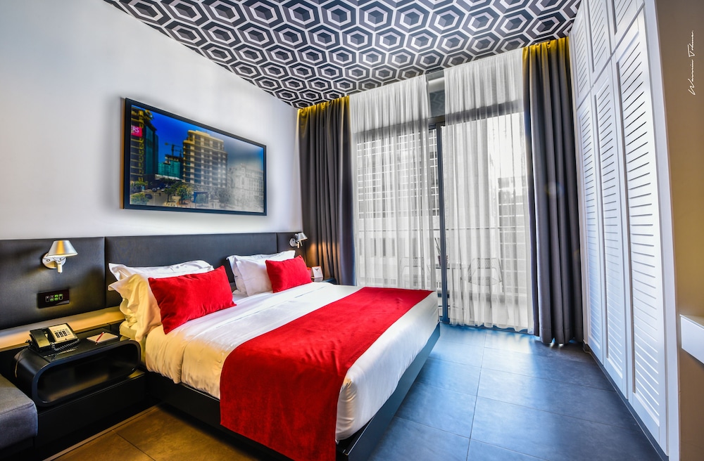 Small Ville Hotel 20/84