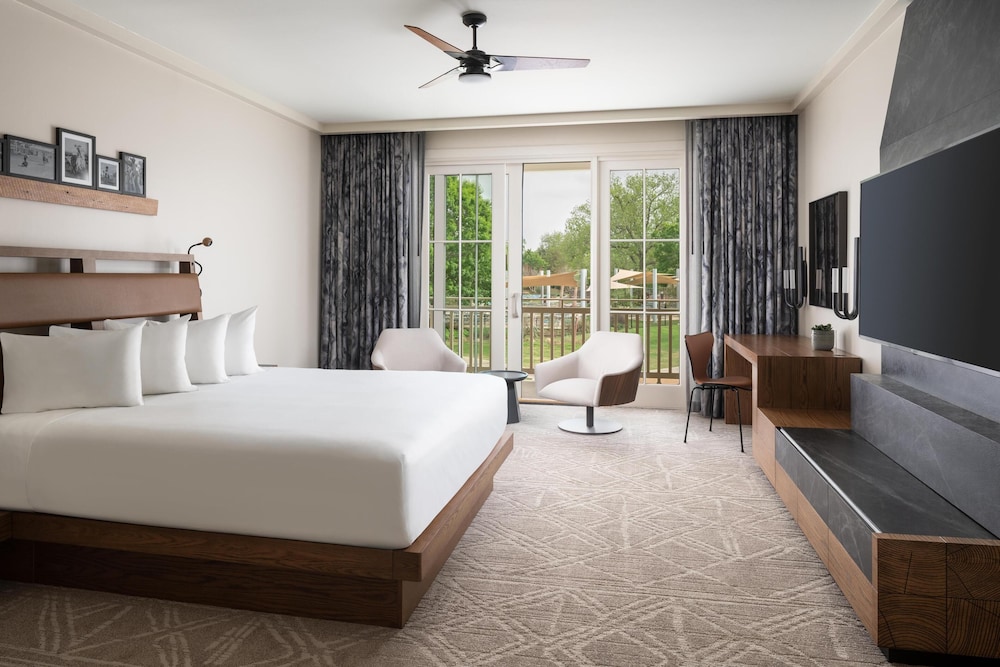 Presidential, Suite, King Bed, Water View