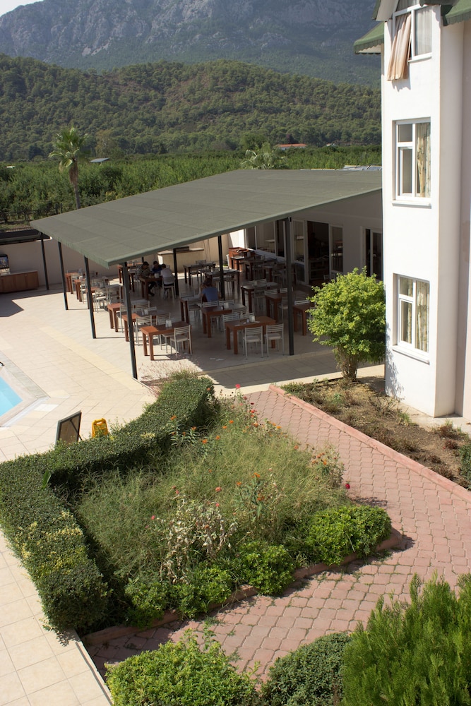 Ares Hotels 22/33