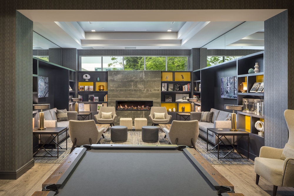 The Summit Hotel 34/62
