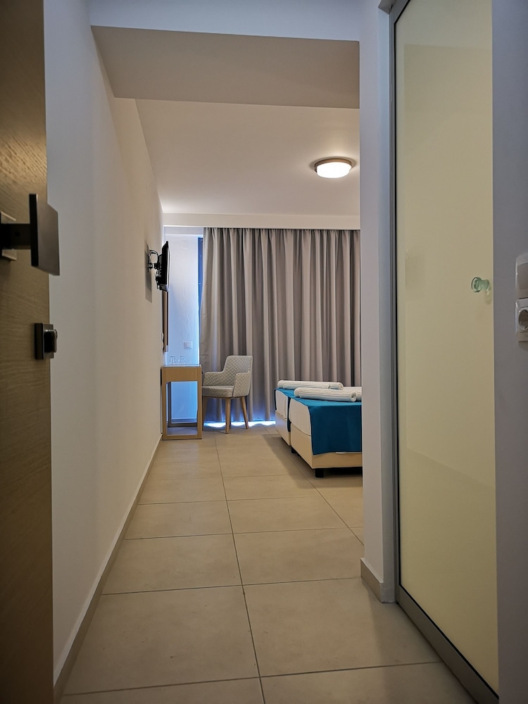 Dimitra Hotel 12/42