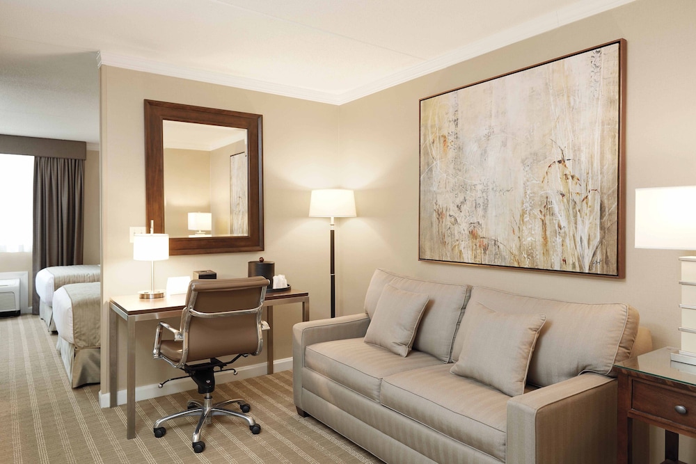 Ethan Allen Hotel 42/65