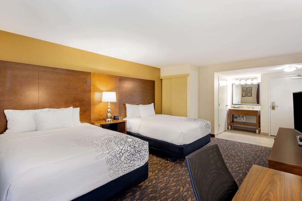 La Quinta Inn & Suites by Wyndham Oakland - Hayward 8/34