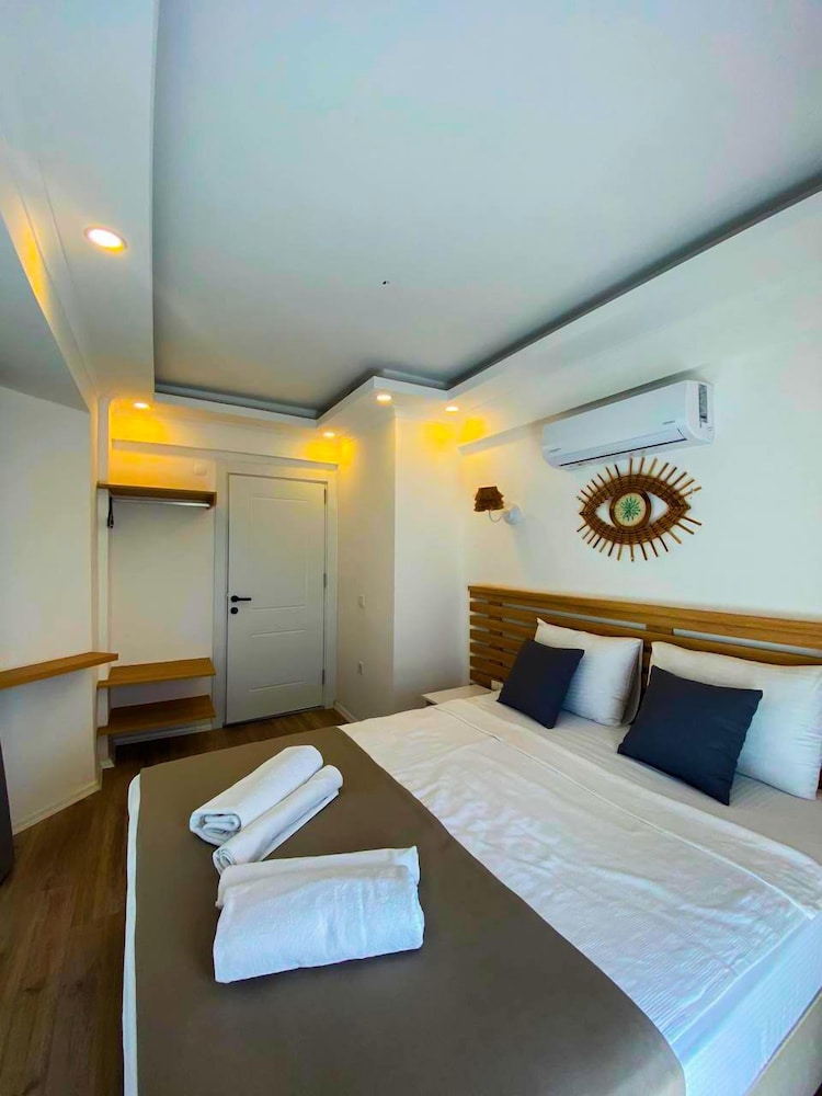 Marla Suite 16/50