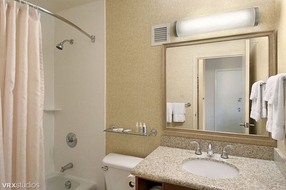 Airport Honolulu Hotel, Trademark Collection by Wyndham 13/63