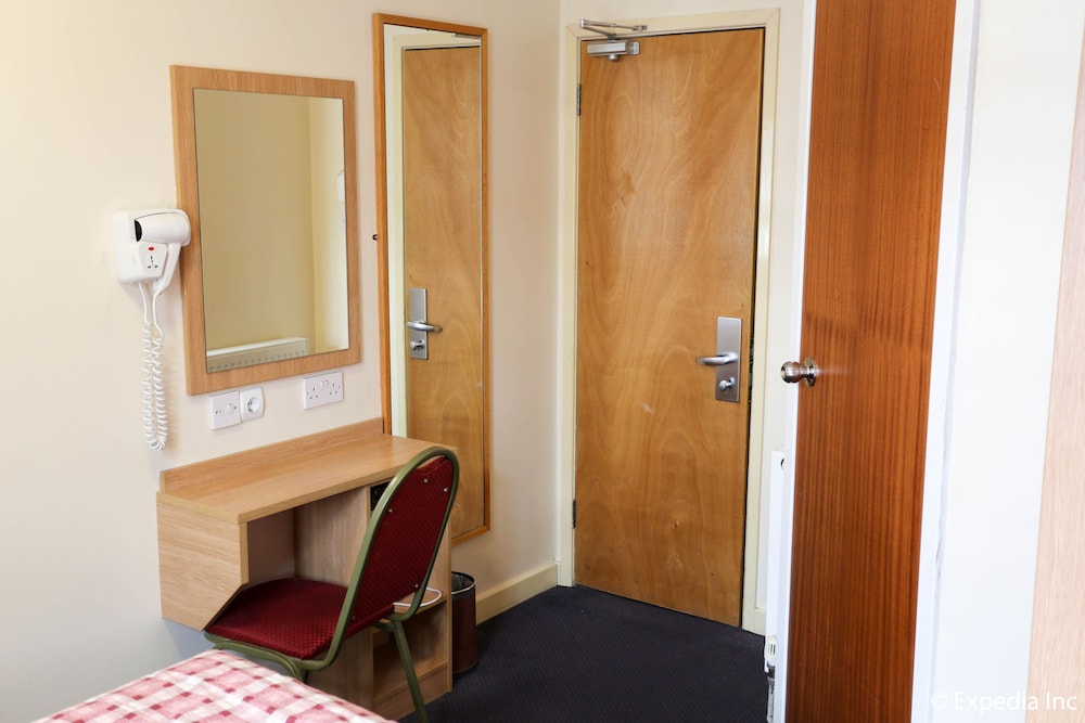 Colliers Hotel 23/38
