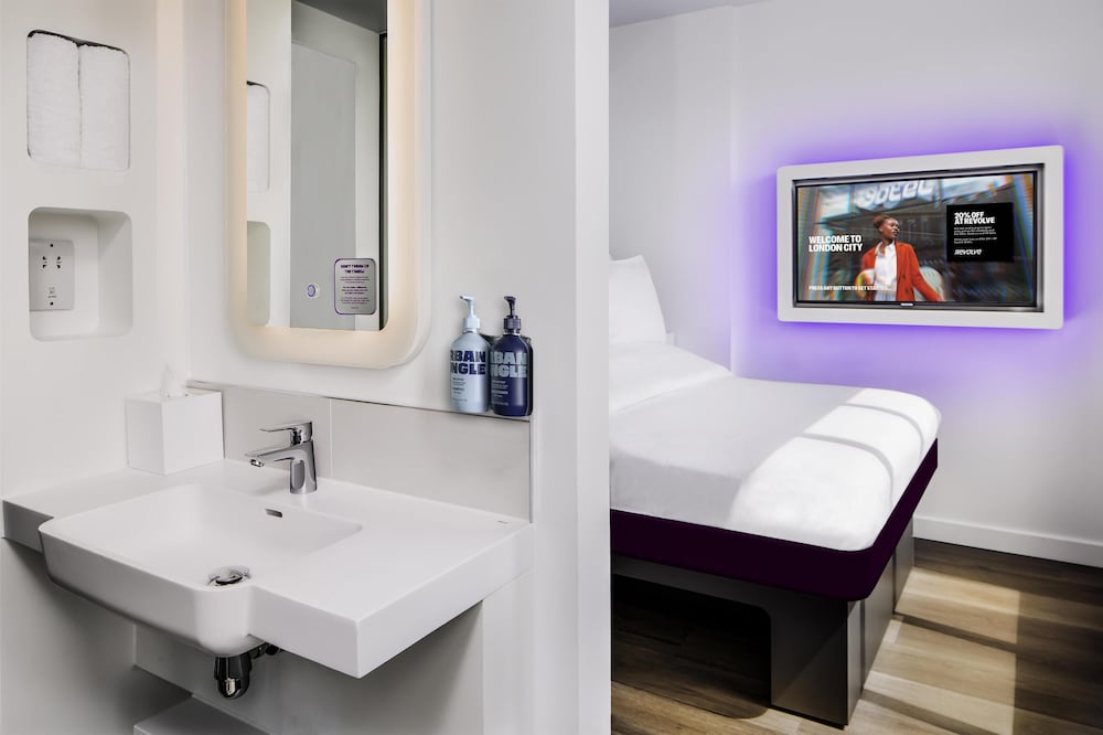 YOTEL London City, Select by Hilton 69/70