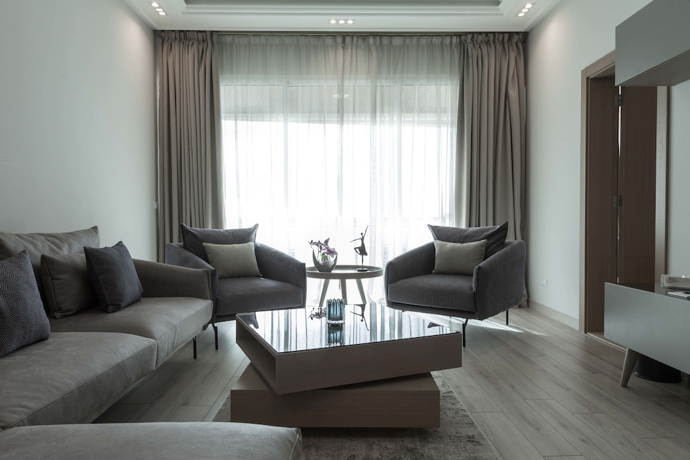 Lahoya Homes, Beirut 21/50