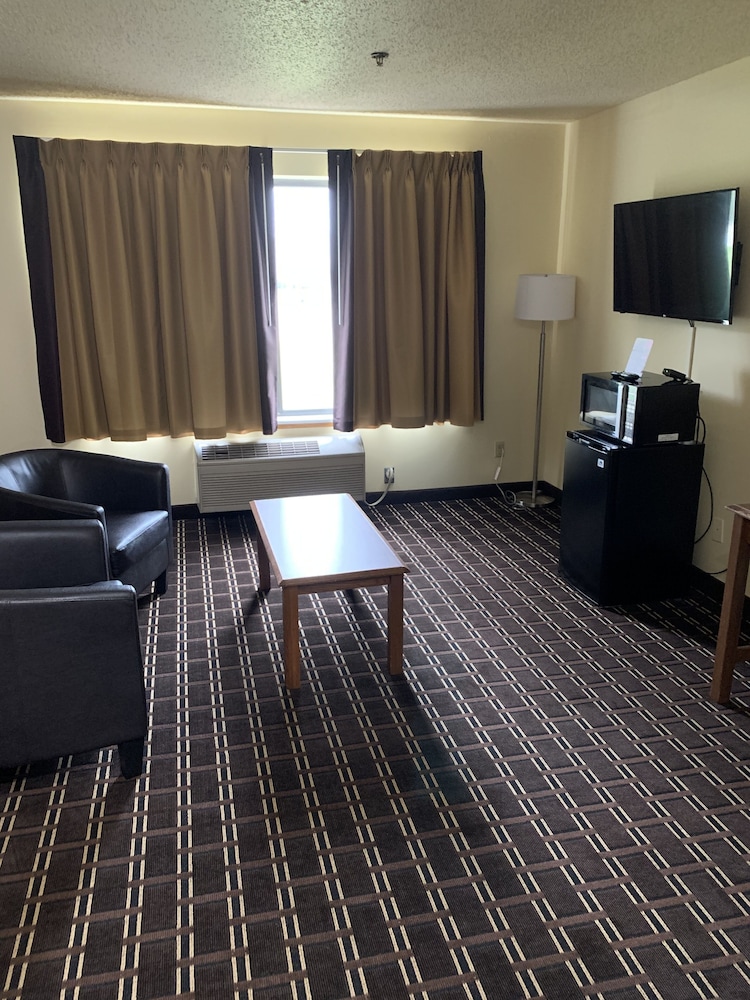 Super 8 by Wyndham Watertown WI 36/49