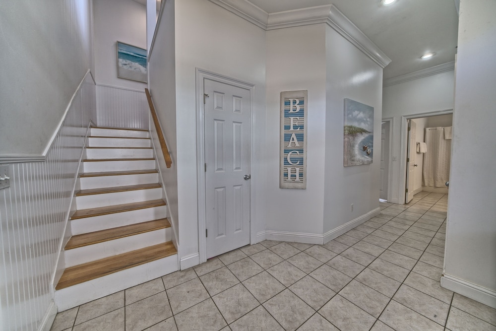 Pineapple Villas On Laguna Beach 32/70