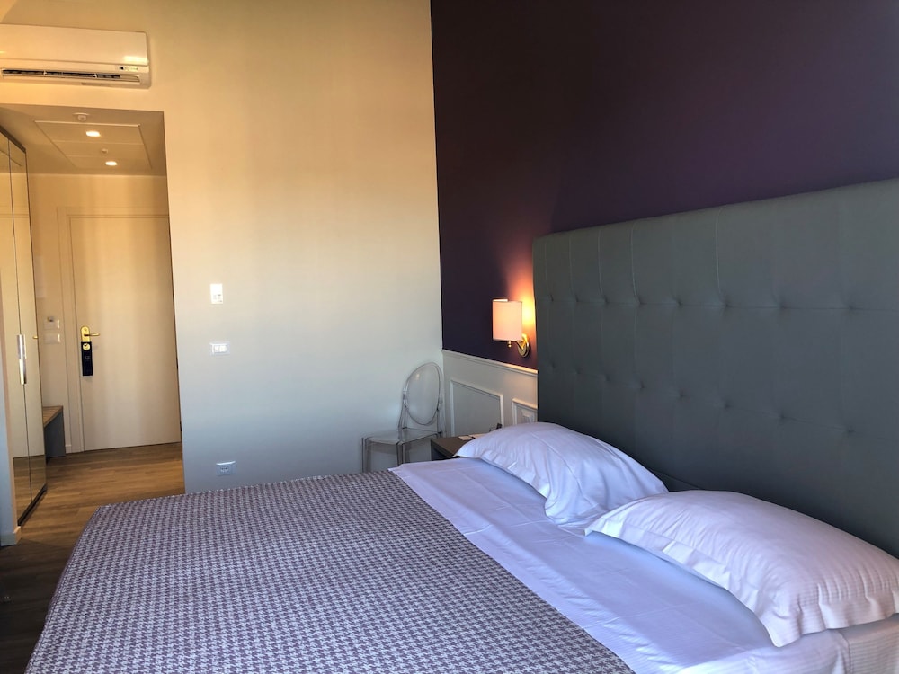 Savoia Hotel Regency 6/36