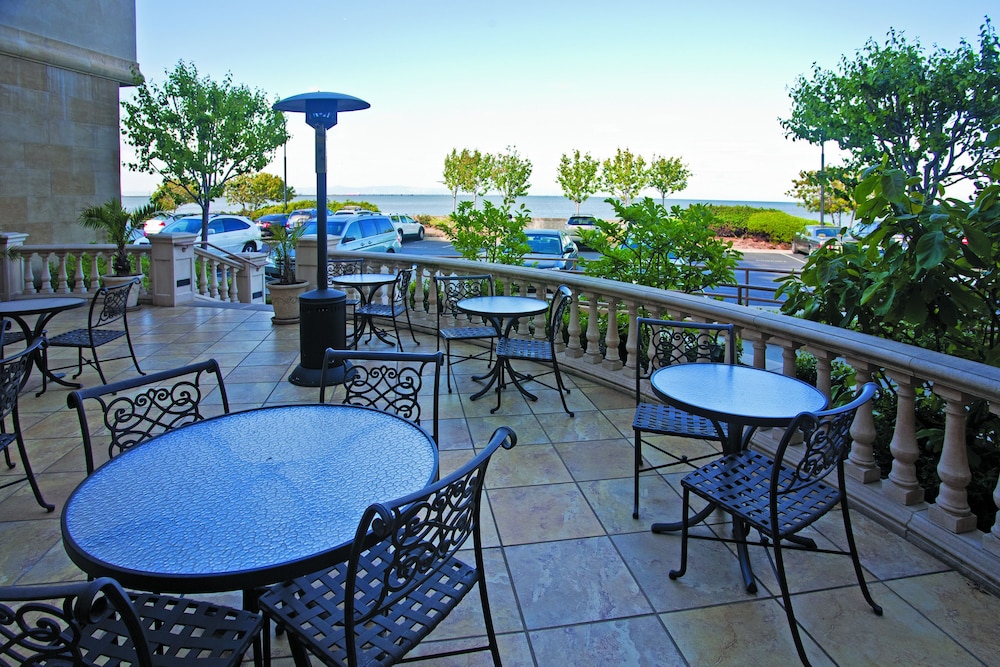 Bay Landing Hotel 37/55