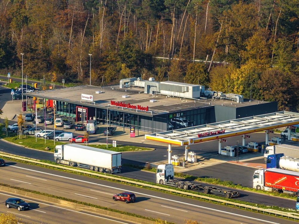 SERWAYS HOTEL WEISKIRCHEN 54/58