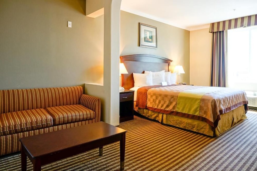 Harbor Inn And Suites 6/17