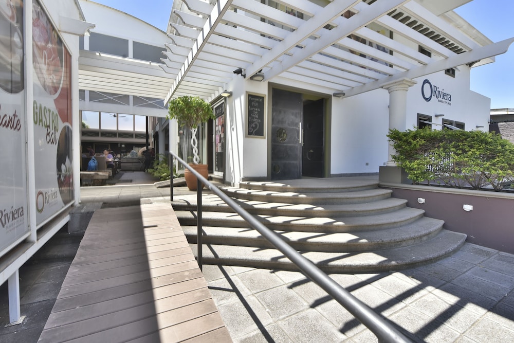 La Riviera Hotel Bed And Breakfast 41/50