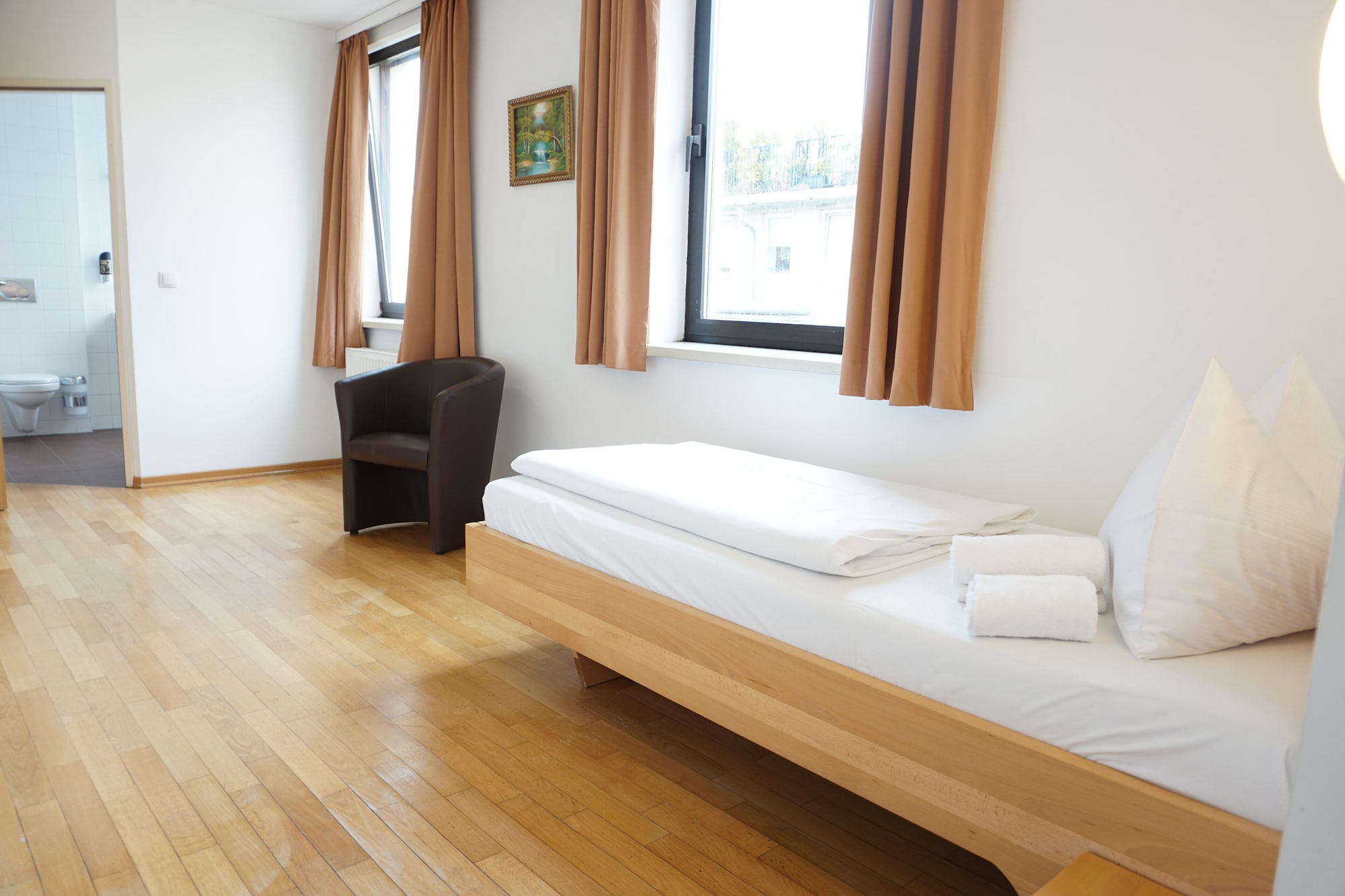 ROOM, TRIPLE