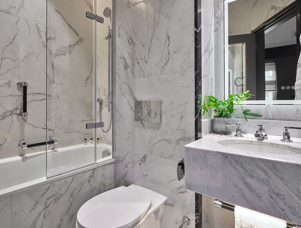 The Mayfair Townhouse – an Iconic Luxury Hotel 64/66