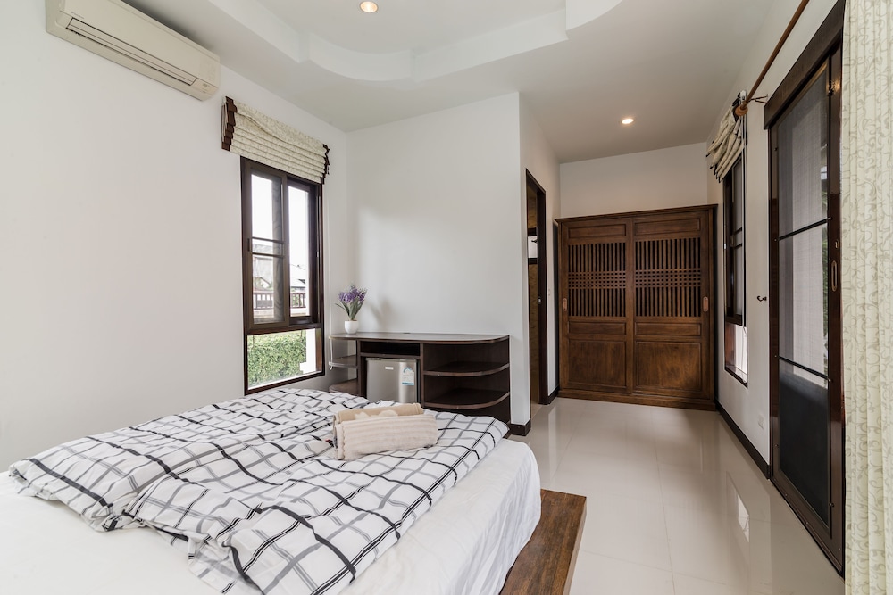 4 Bedroom Private Bali Style Villa Hh1 9/45