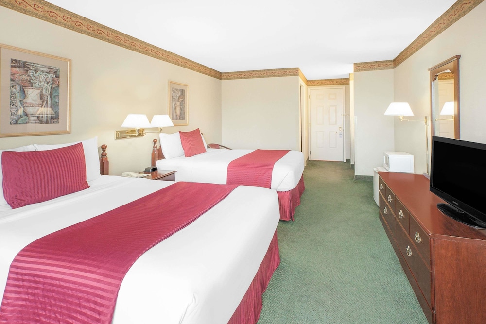 Days Inn by Wyndham Mountain Home 17/55
