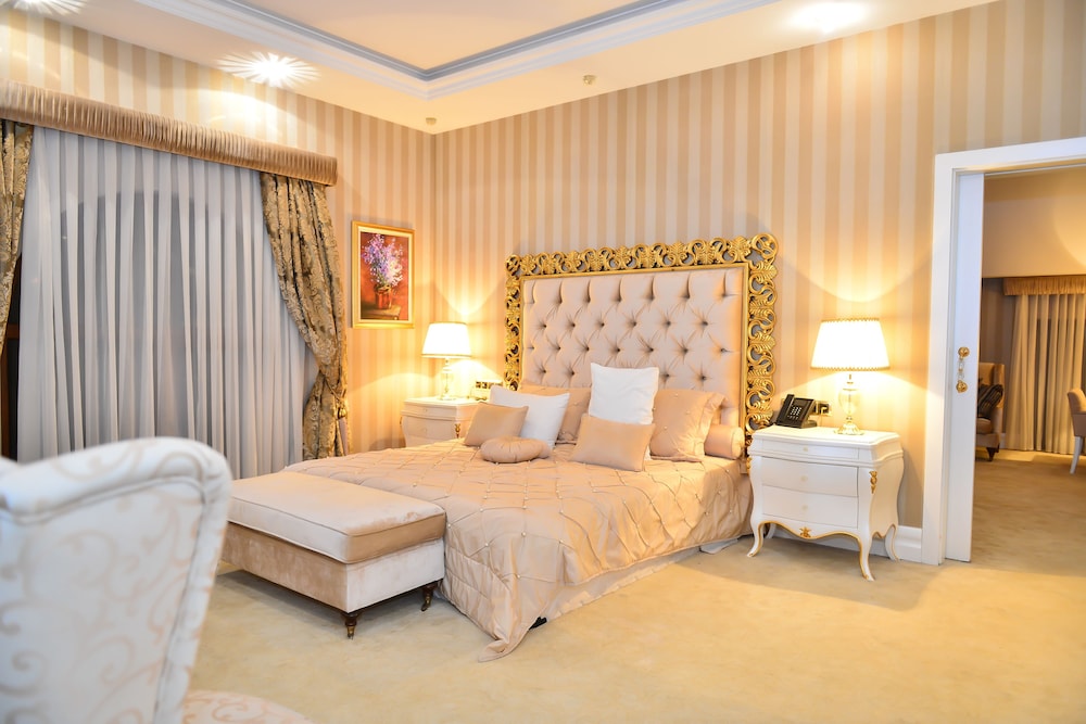 The Lake Palace Hotel Baku 10/50