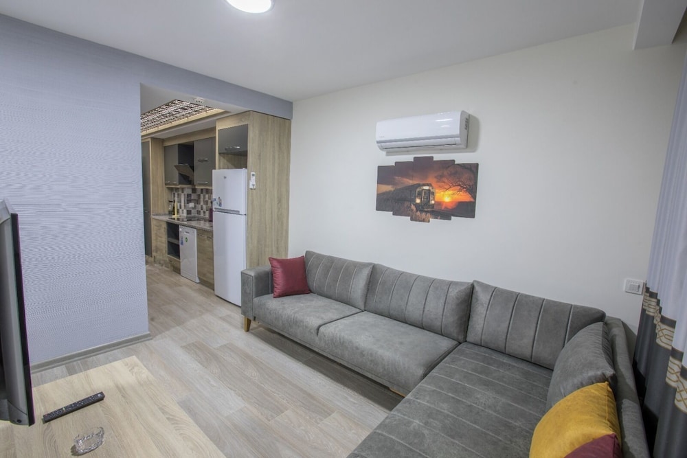 Elanis Suites 19/40