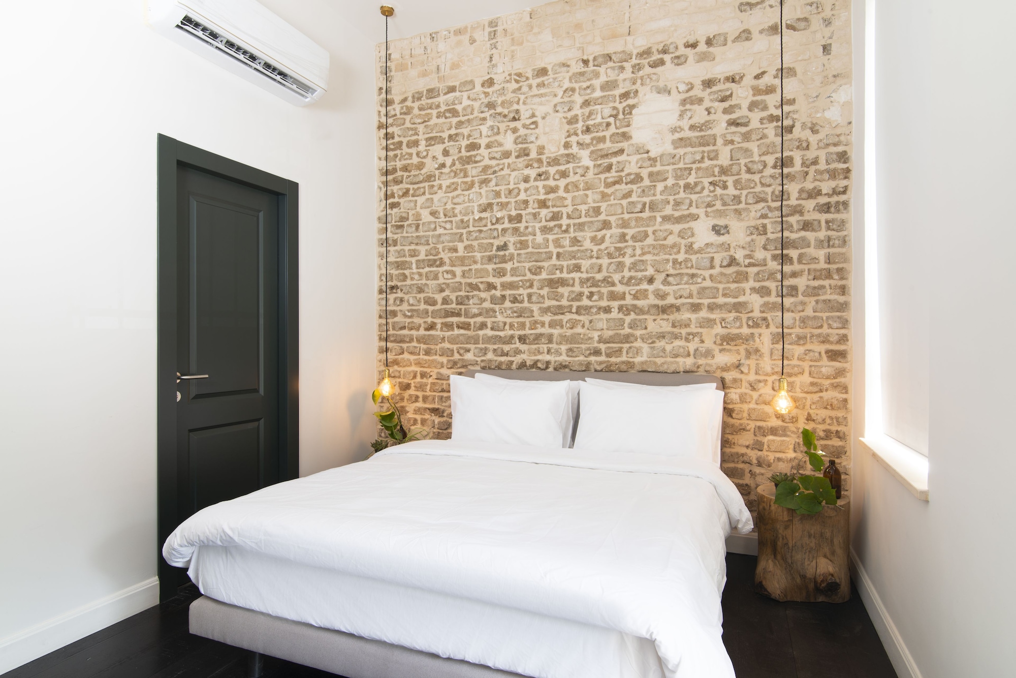 DELUXE, QUEEN BED, BALCONY
