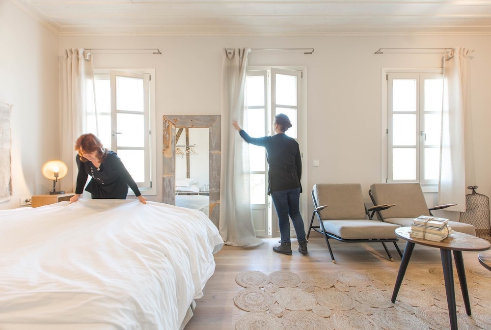 Amymone Suites 24/50