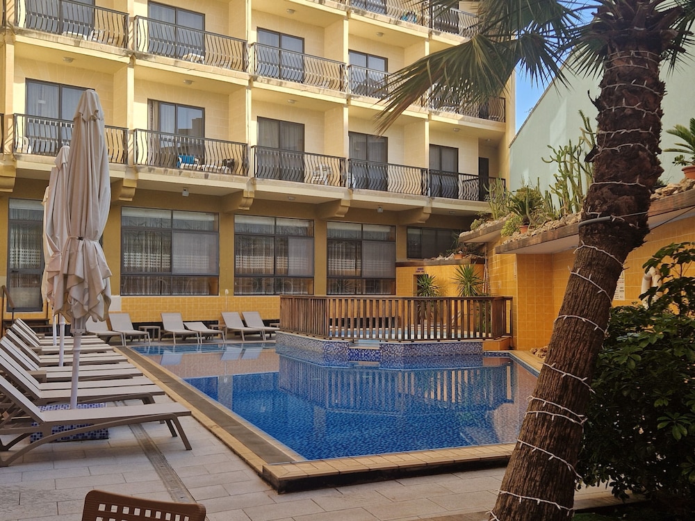 Bella Vista Hotel 2/38
