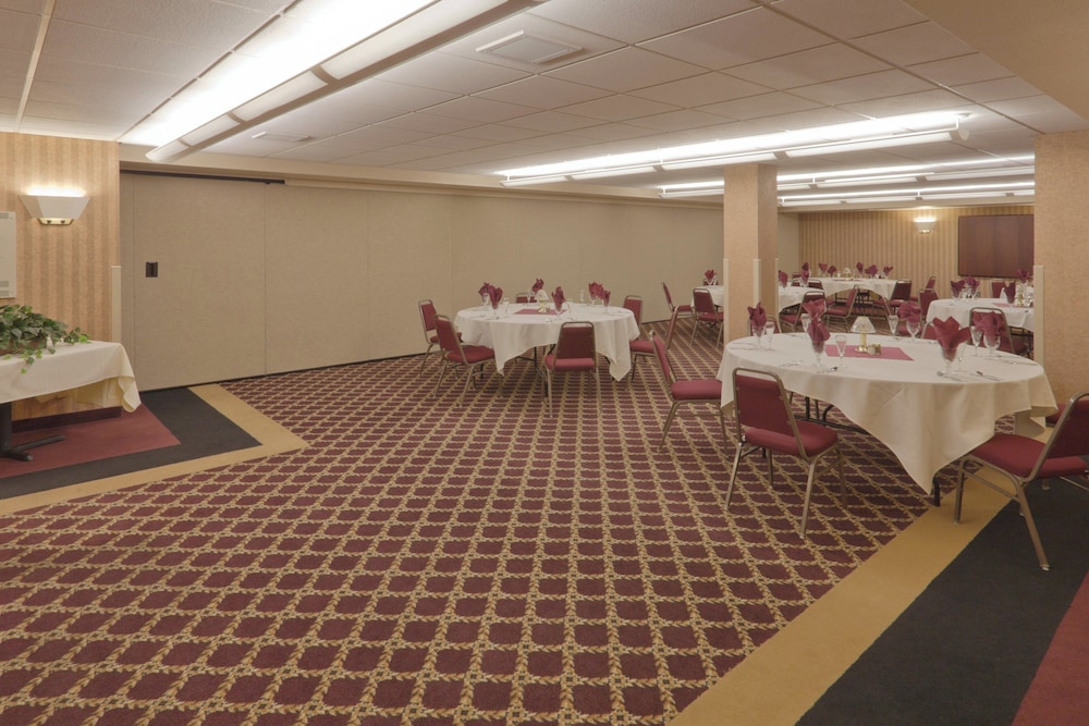 Holiday Inn Express And Suites Deadwood Gold Dust Casino 52/78