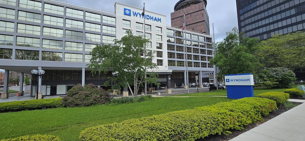 Wyndham Rochester Downtown 57/61