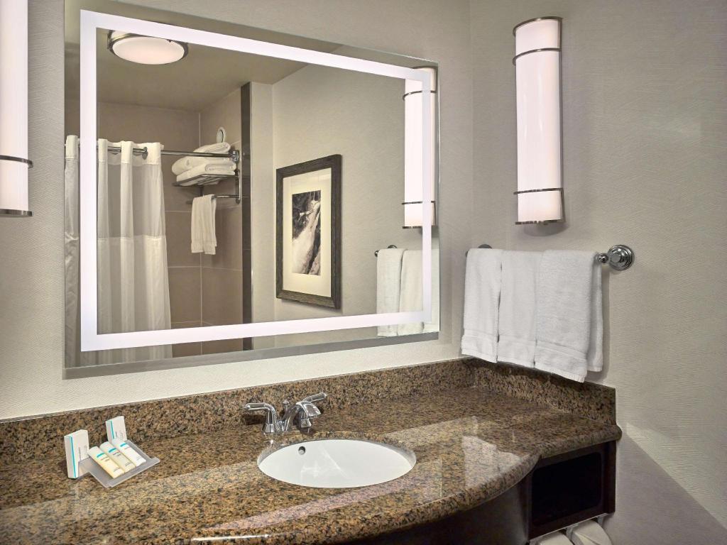JUNIOR SUITE, KING BED, BALCONY