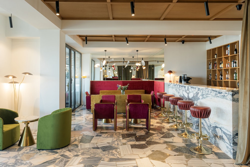 Castor and Pollux Hotel 43/69