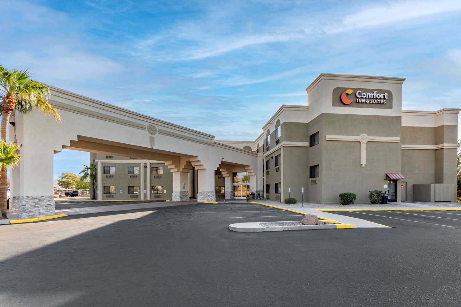 Comfort Inn and Suites Surprise Near Sun City West 49/55