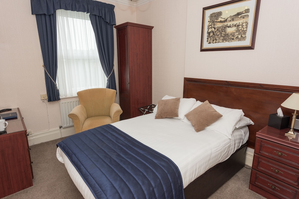 OYO Devonshire Park Hotel 4/33