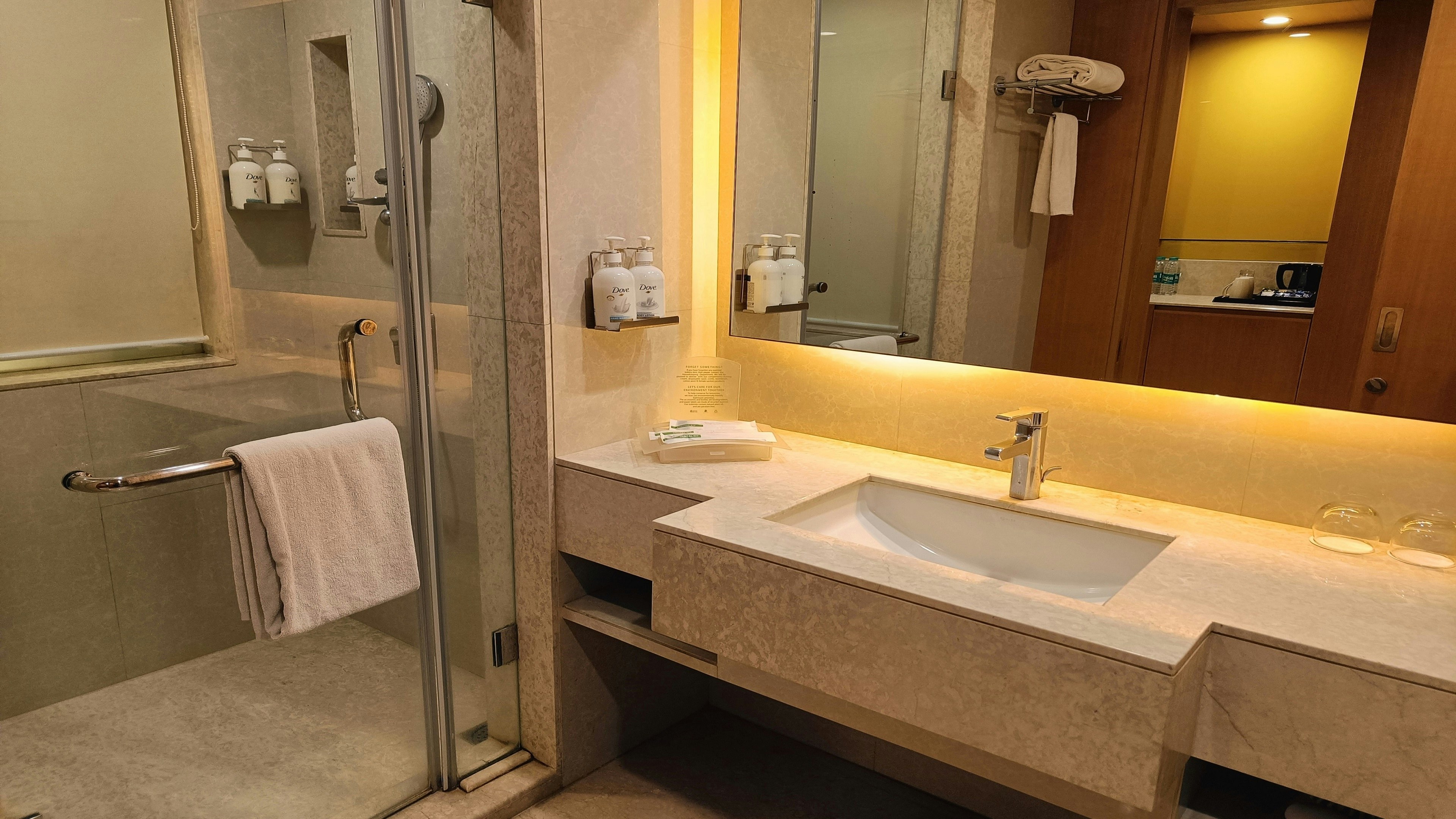 HOLIDAY INN AMRITSAR RANJIT AVENUE 44/44