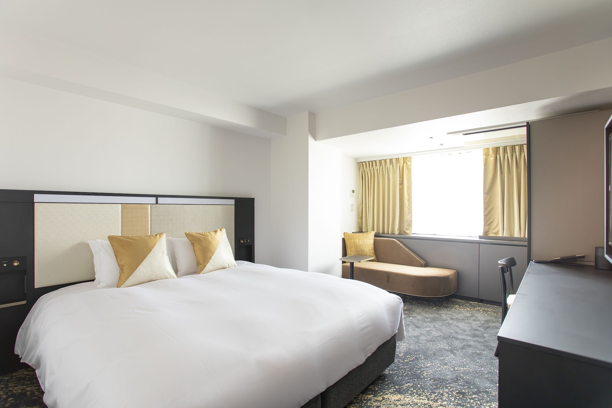 Deluxe, King Bed, Cross Floor