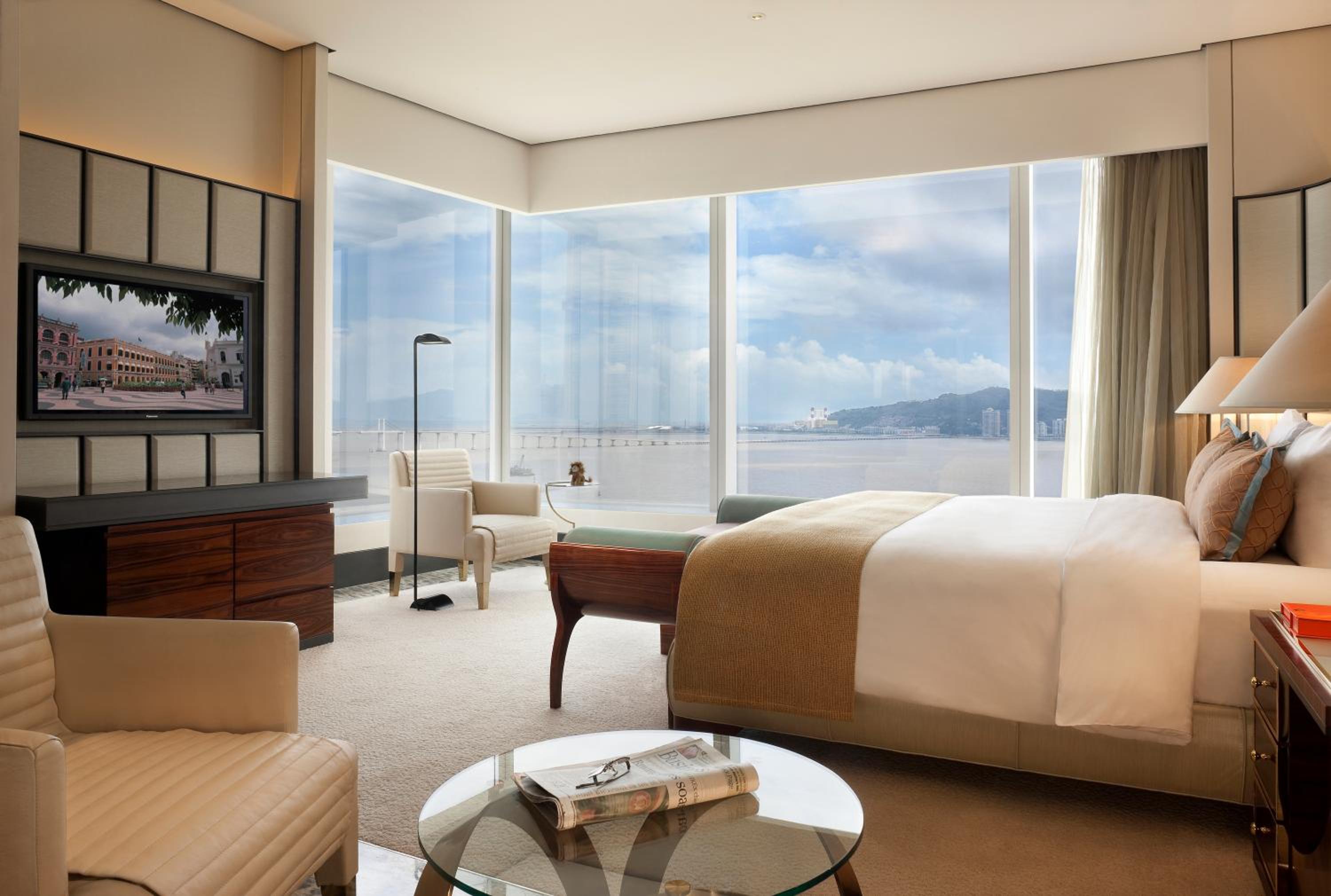 Grand, Macau, Studio