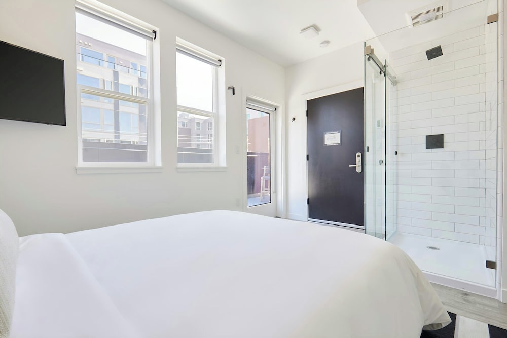 Sonder The Boylston 10/50