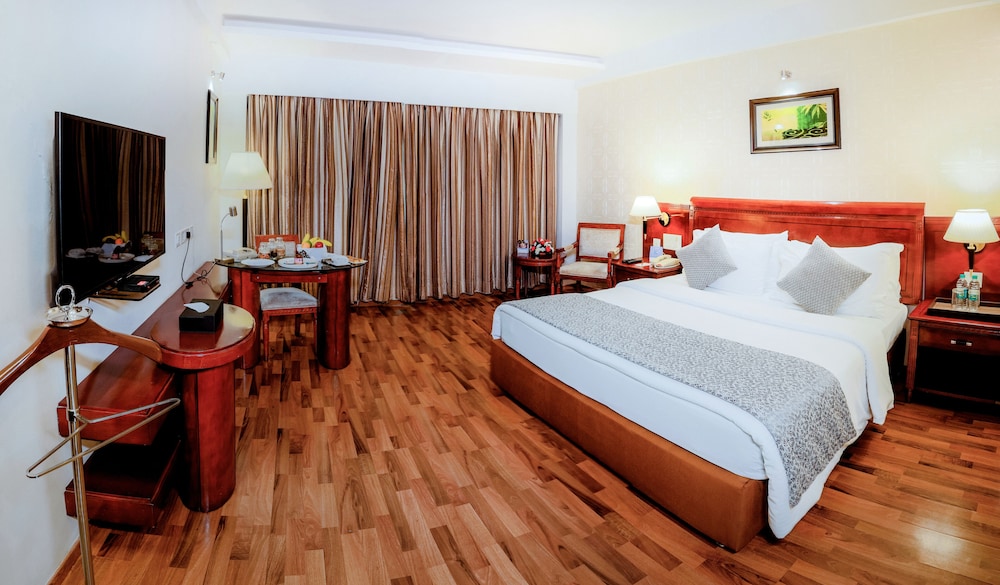 DELUXE, KING BED
