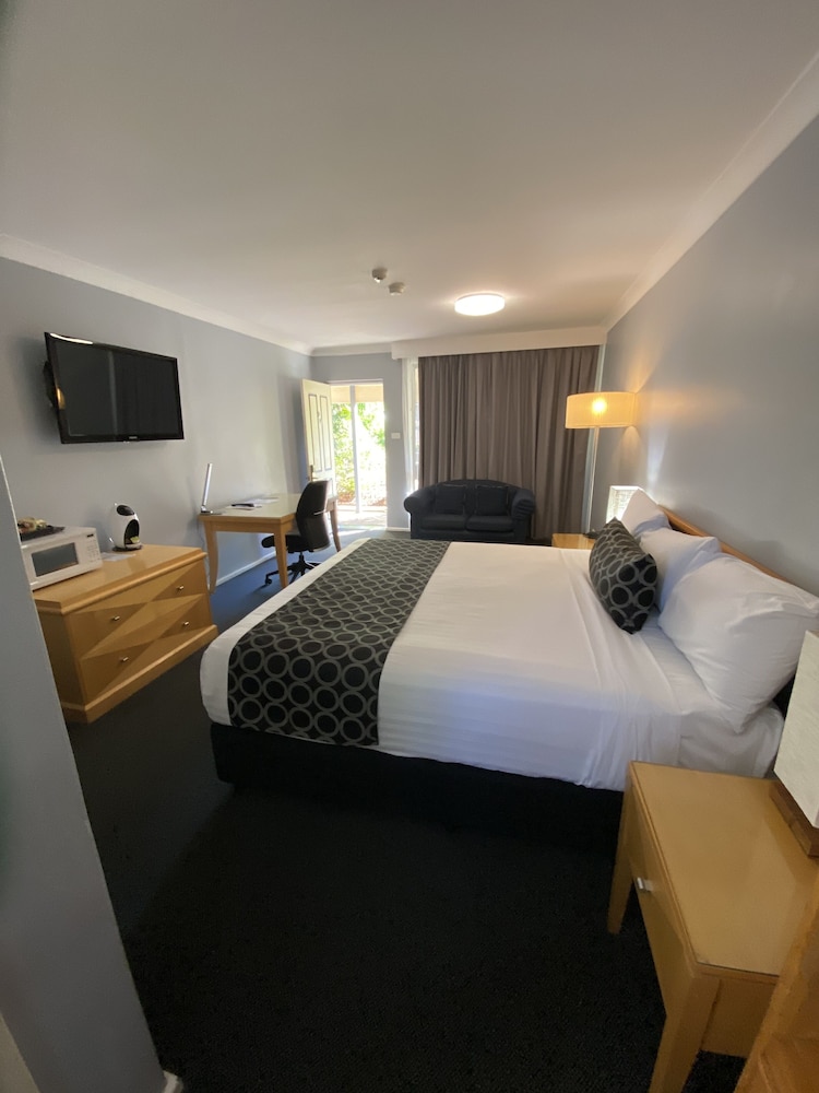 OLD MAITLAND INN 14/42